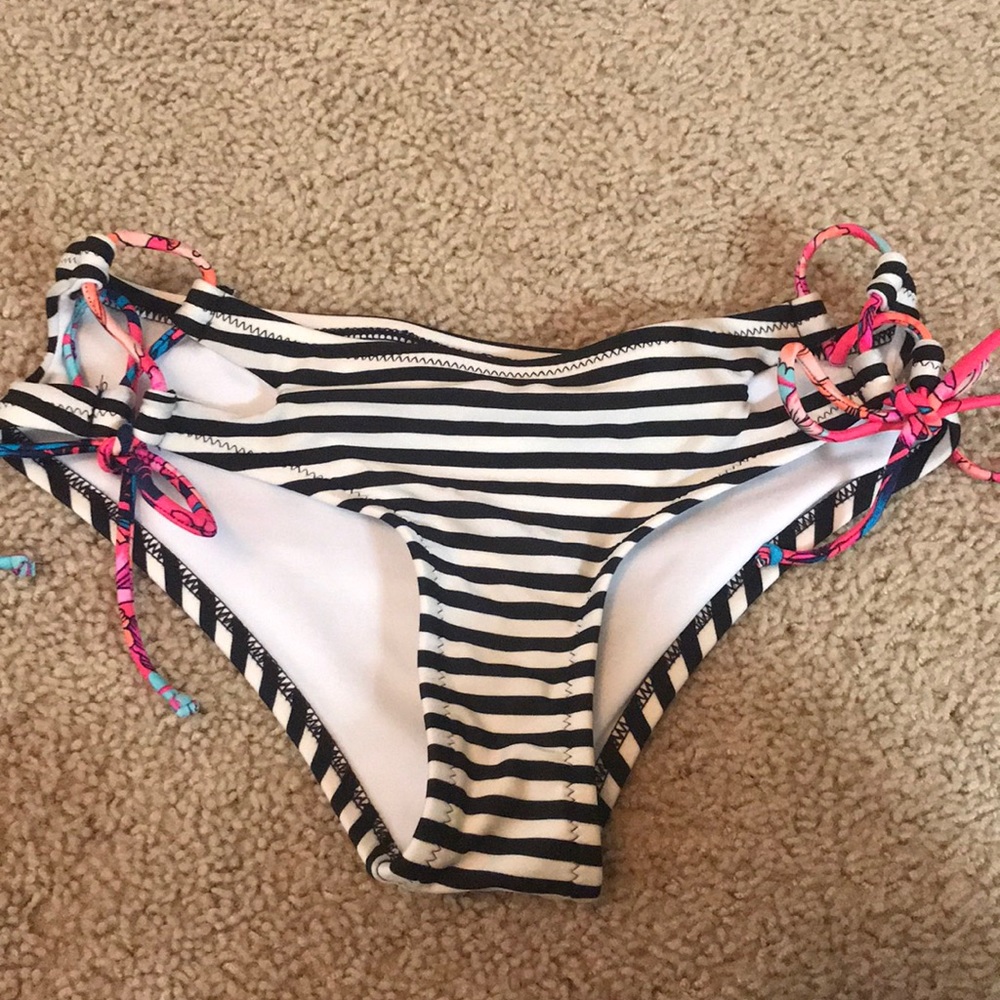 Bikini bottoms